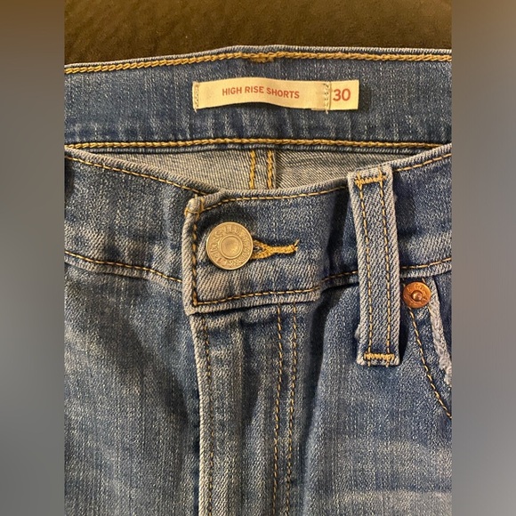 Levi High Rise  Shorts - Picture 3 of 4